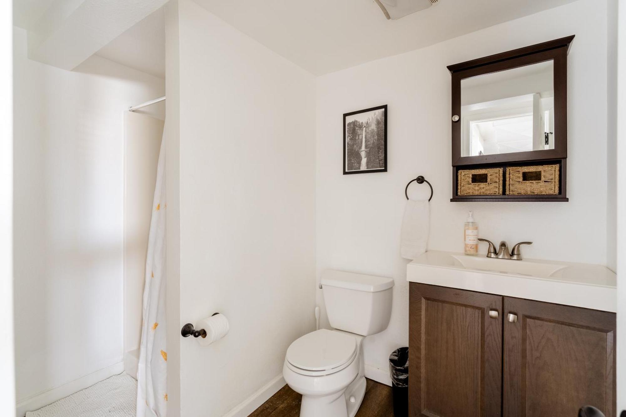 Holiday home Collection - 95 Walkscore On Division Quaint One Br