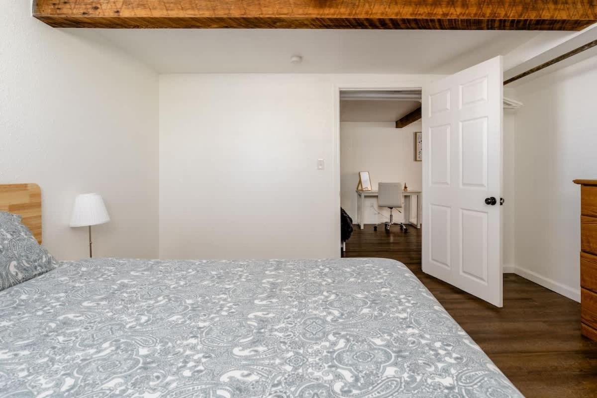 Holiday home Collection - 95 Walkscore On Division Quaint One Br